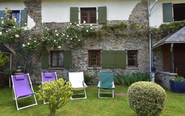 Typical Norman Farmhouse with Free Wifi, a Short Drive From the Coast