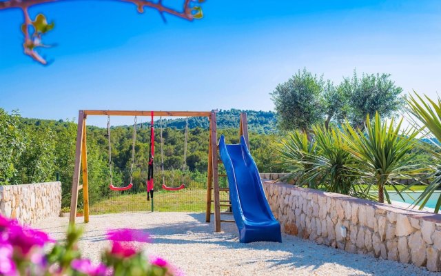 Awesome home in Sibenik w/ Outdoor swimming pool and 4 Bedrooms