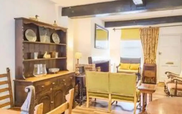 Host Stay St Radigunds House