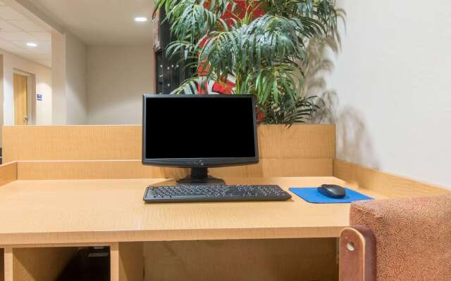 Microtel Inn & Suites by Wyndham Altus