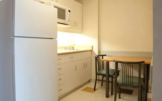 Residence & Conference Centre - Barrie