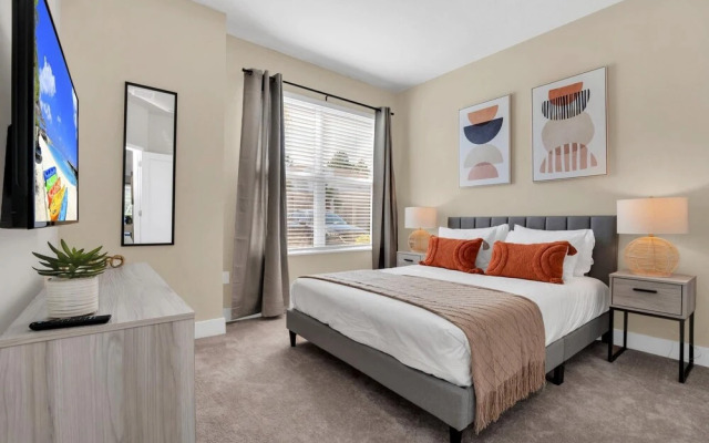 Modern 3BR Townhouse With Pool Near Disney