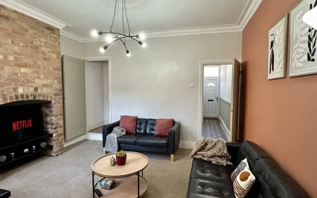 Luxury 4-bed 3 Bathroom House in Leicester City