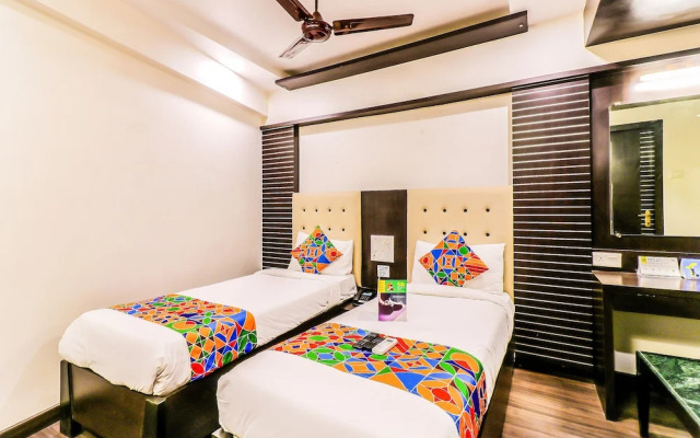 OYO 13105 Hotel Blue Diamond