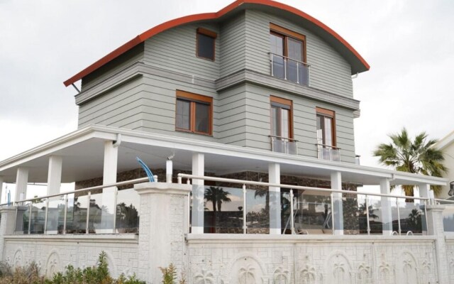 Gorgeous Villa With Private Pool in Antalya 1
