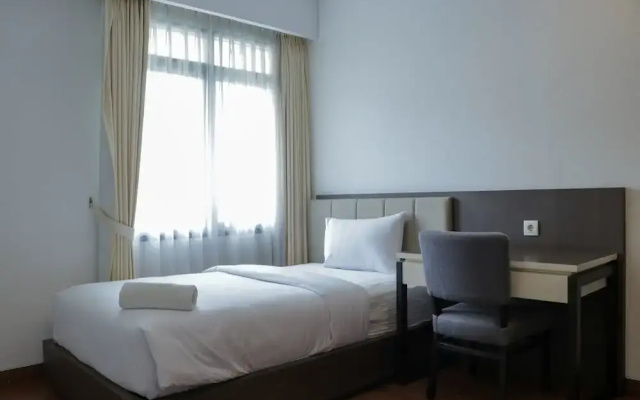 Spacious And Modern 3Br Apartment At Simprug Park Residences