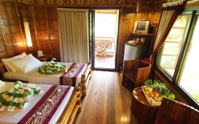 Pura Vida Beach & Dive Resort