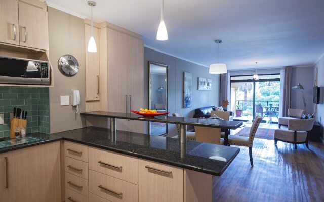 Cape Town City Accommodation - The Island Club