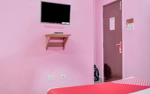 OYO 10685 Hotel Centre Point