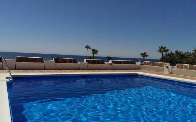 1st Line Beach, 2-bed Apartment in Calahonda