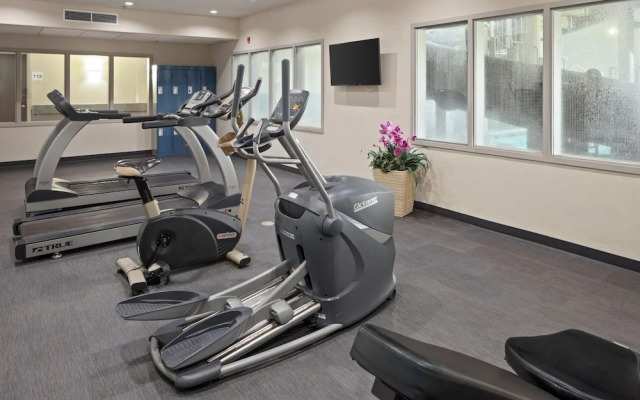 Home Inn and Suites Regina Airport