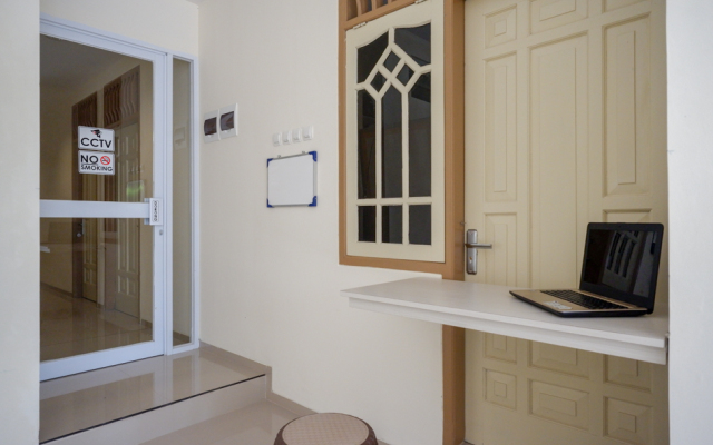 RedDoorz near Ambarrukmo Plaza Mall