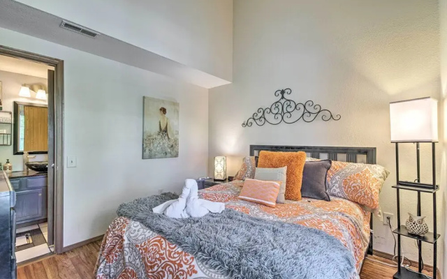 Cozy & Convenient Branson Condo w/ Balcony!