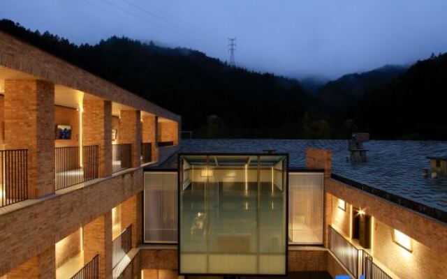 Yinju Jingde Art Hotel