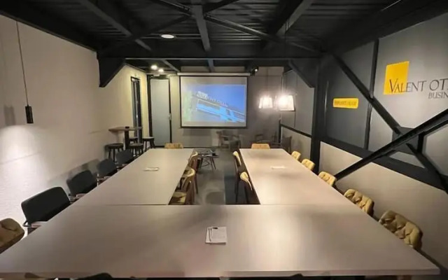 Valent Otel Business