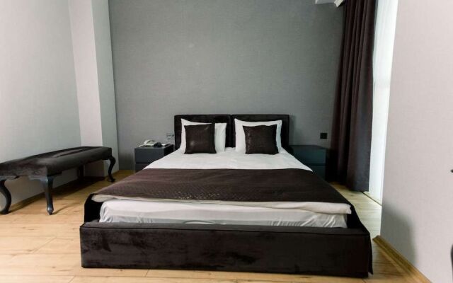 Tri̇o Hotel Airport