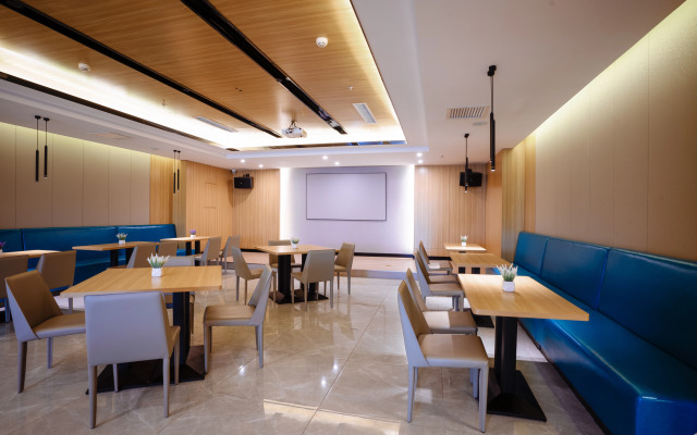 Starway Hotel (Wenxi Swimming Pool)