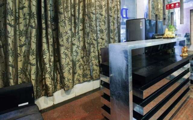 iROOMZ Hotel Diamond Park