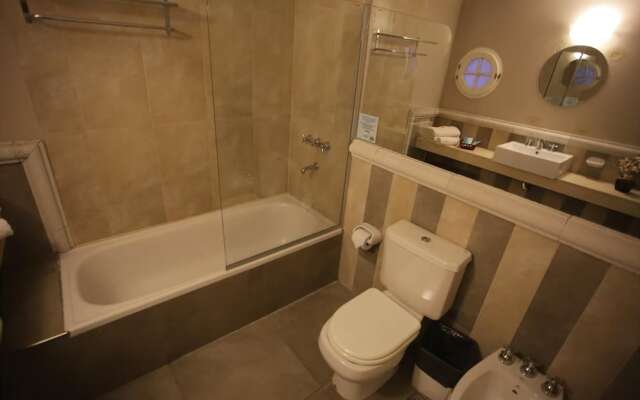 Club House Hotel