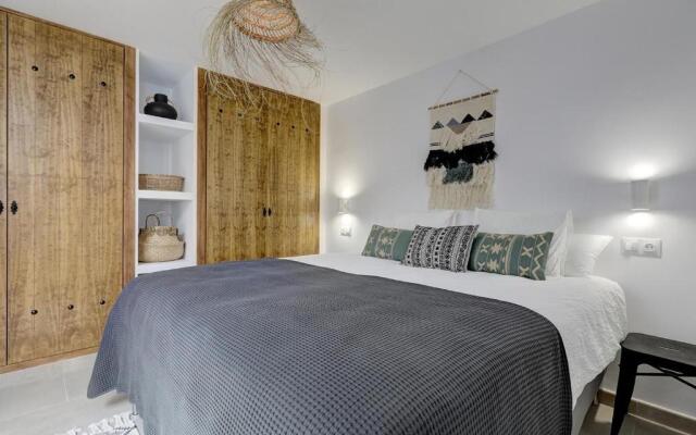 Renovated townhouse San Roque 91