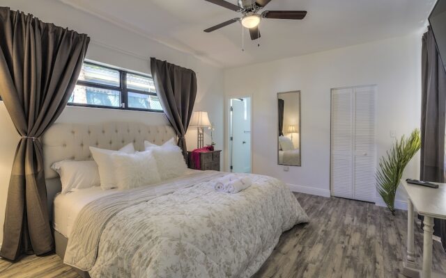 2BR 2BA Miami House by JOS17