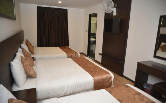 Highlanders Hotel