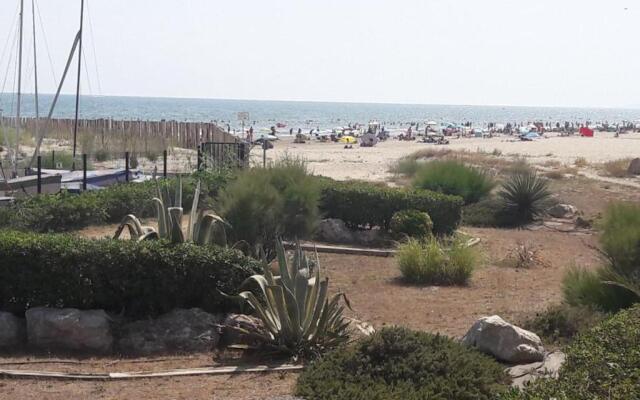 T3 Carnon, 1ère ligne 50m plage terrasse parking