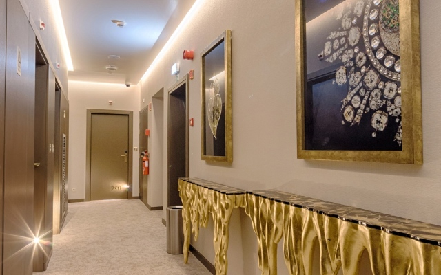 MeraPrime Gold Design Hotel