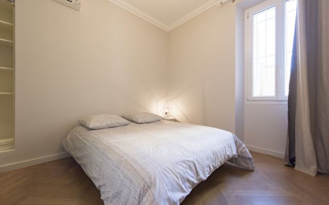 F3 Plein centre plage à 50 m (rue calme) parking possible