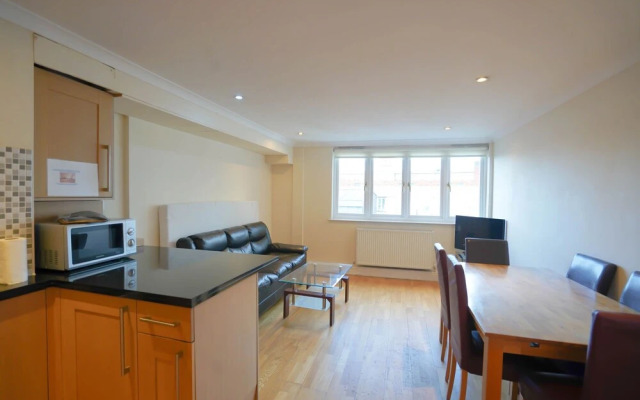 Lovely Balcony Apartment - Central London