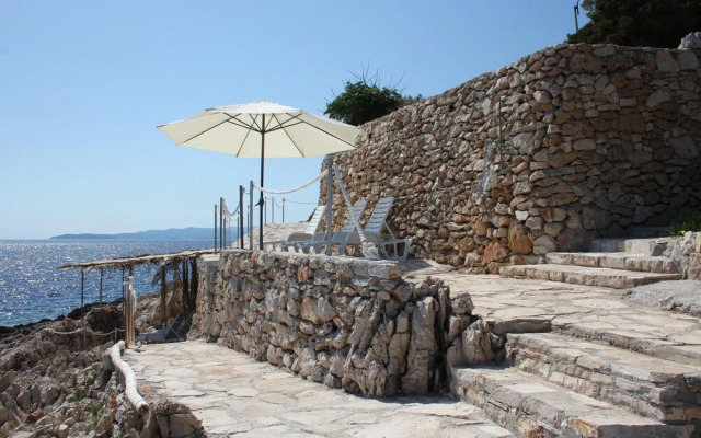 Nice Home in Potomje With Wifi and 3 Bedrooms