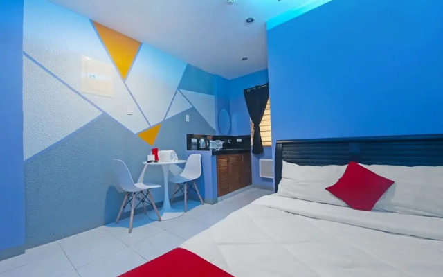 OYO 896 Silverio Suites