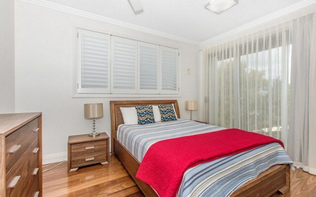 Salt Beach Holiday Home