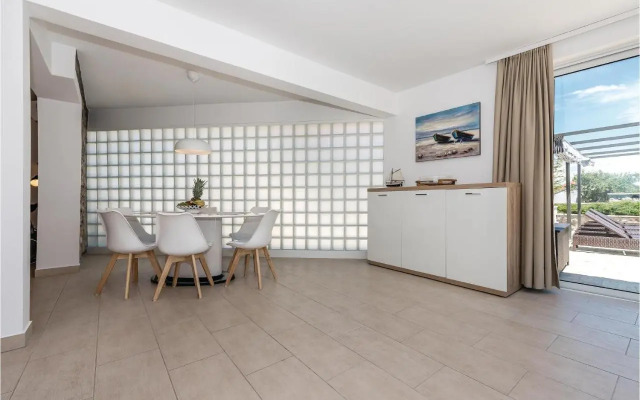 Holiday home Betina 34 with Outdoor Swimmingpool