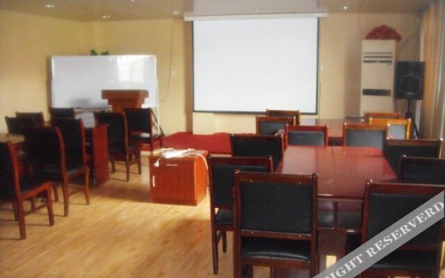 Quzhou Crown Holiday Hotel