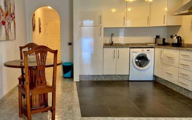 Victoria Court - 1 bed pool & sea view