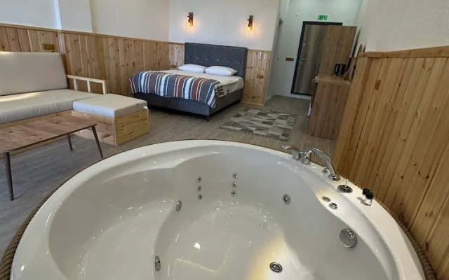 Aurora Suit Bungalov