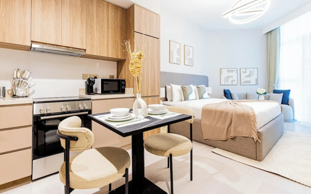 Minimalist Luxe Studio in the City