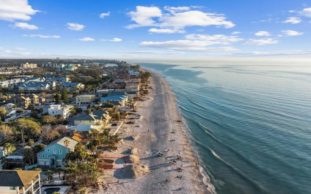 Luxury poolside paradise