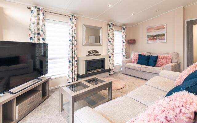 The Crucible lodge with Hot Tub