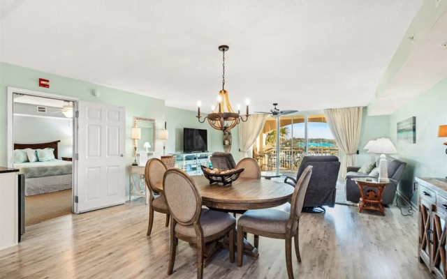 Yacht Club Villas