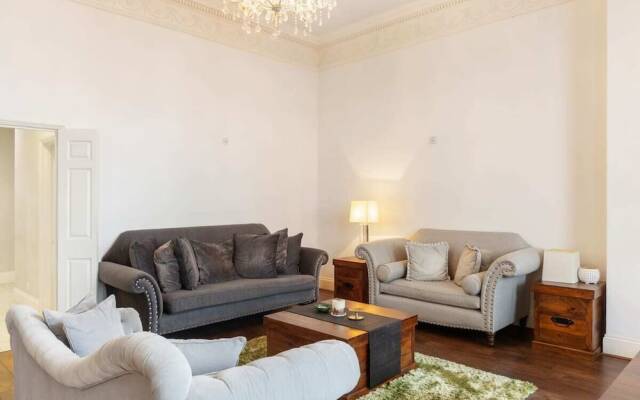 Stunning 2 Bed Apt, Sleeps 3 in Kensington