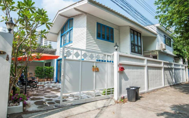 EKK 4 Guest House