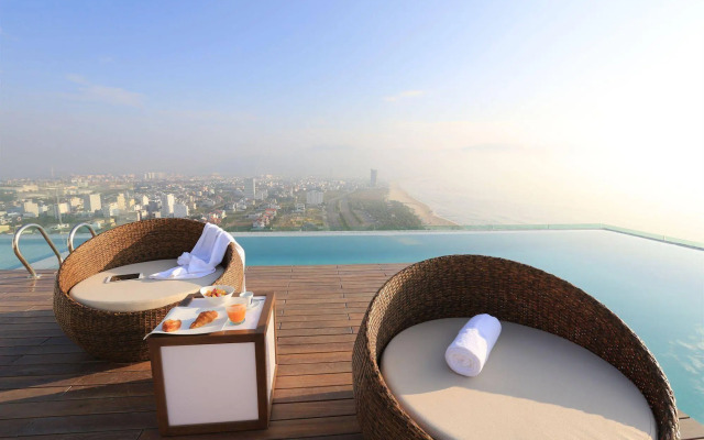 A La Carte Da Nang Beach