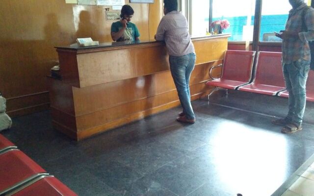 Iroomz Nama Residency