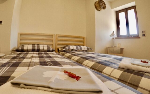 4lander House Balins