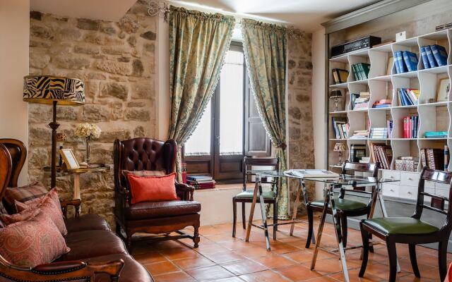 Hotel  YIT La Casona del Arco