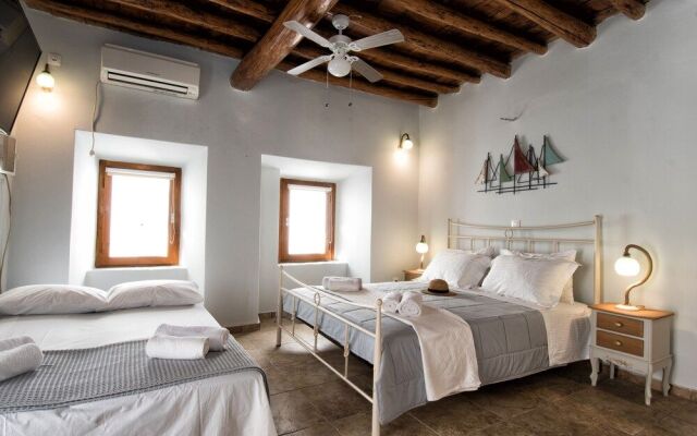 Gavrion's Nest  - Premium Cycladic Studio