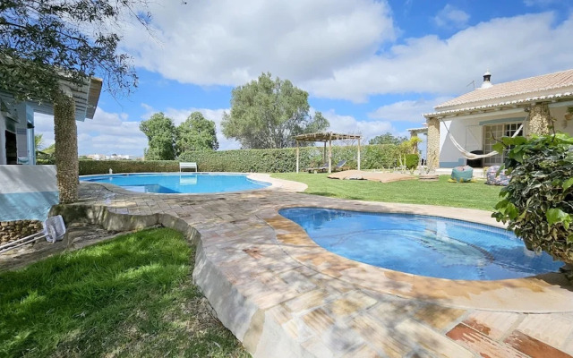 Toca do Fradinho - Pera 3 7Km da Praia