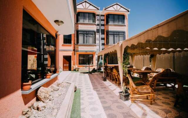 Las Tholas Hotel